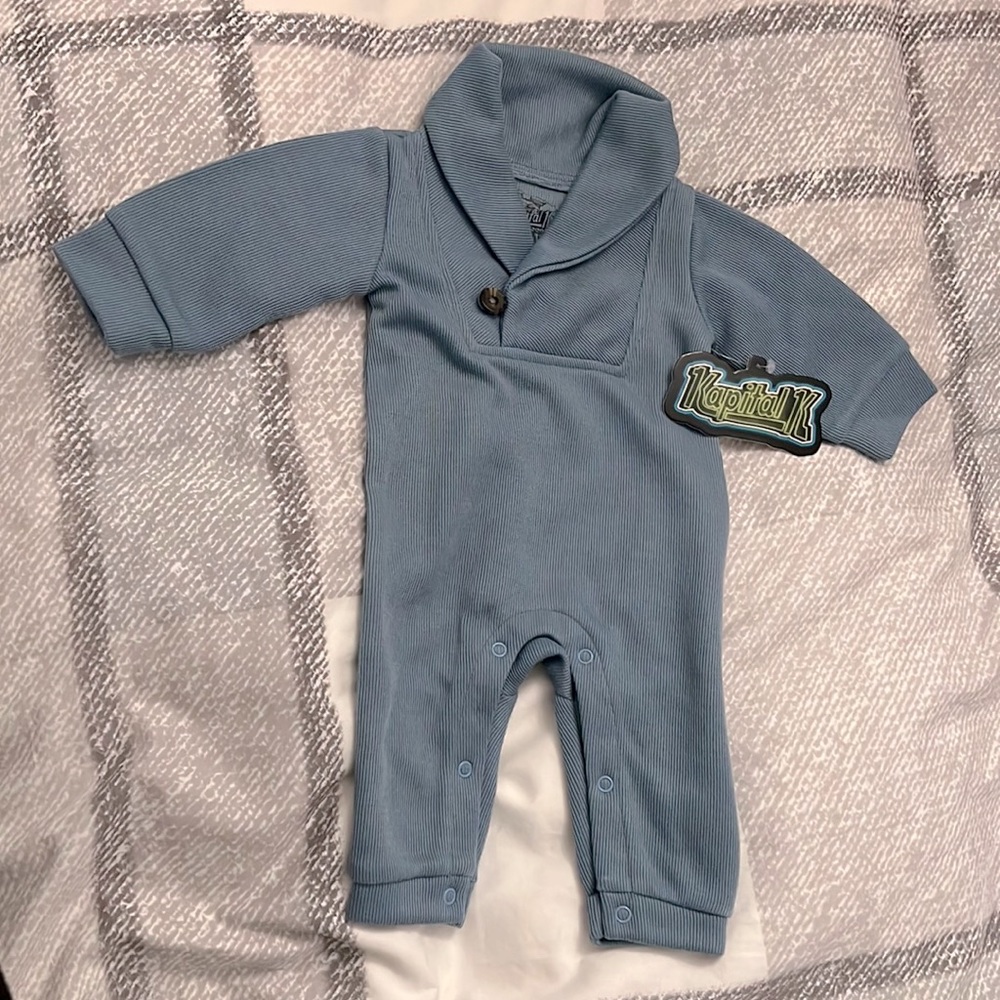 NWOT Kapitol shawl neck button closure onesie